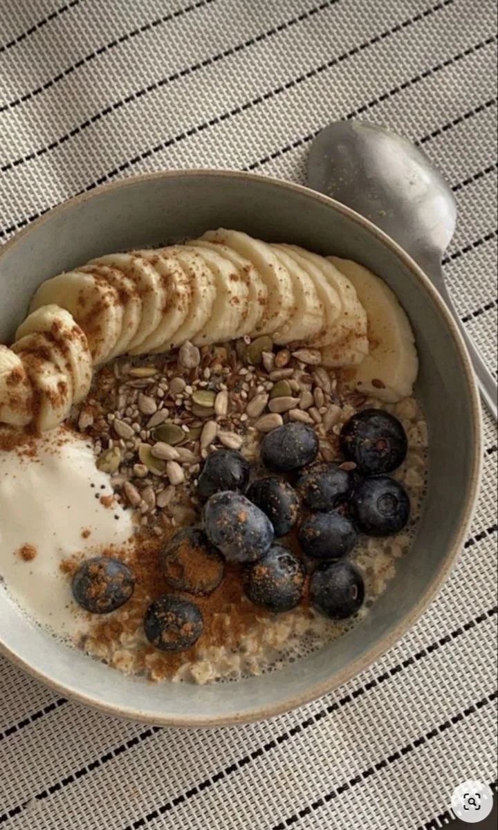 Bowl of delicious overnight oats topped with fruits and nuts for a healthy breakfast