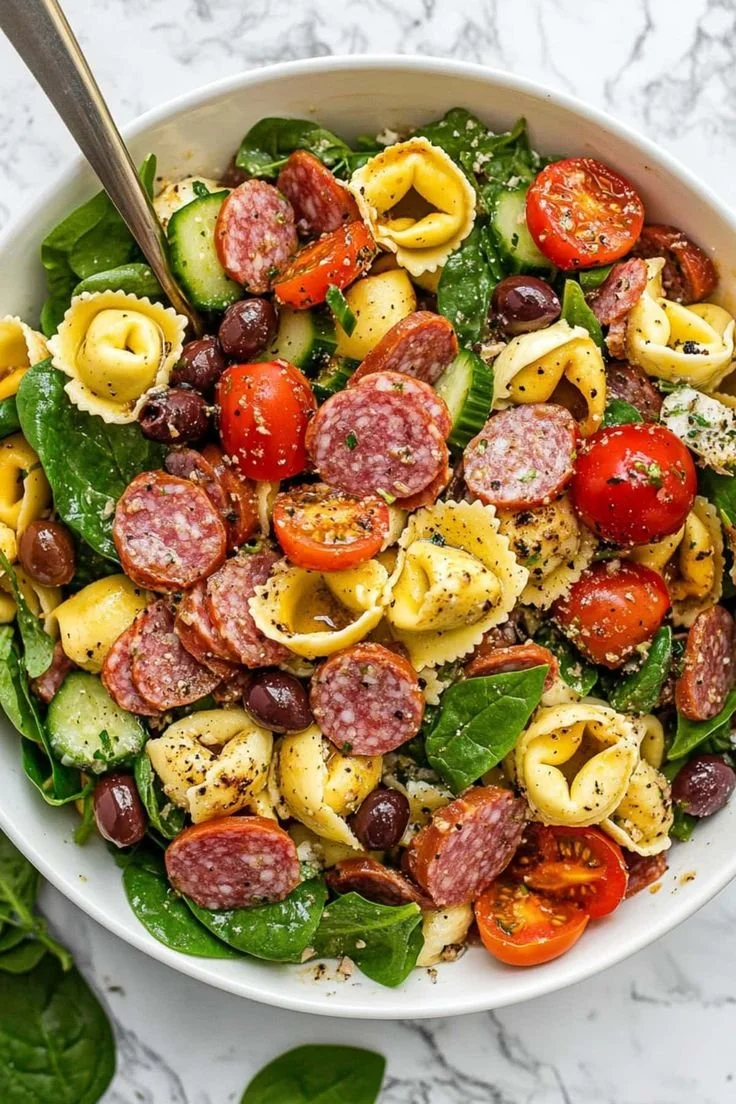 Delicious tortellini pasta salad with fresh vegetables and a tangy dressing